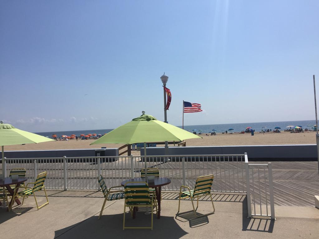 آوشين سيتي Fish Tales Boardwalk Inn & Ocean Mecca Motel المظهر الخارجي الصورة