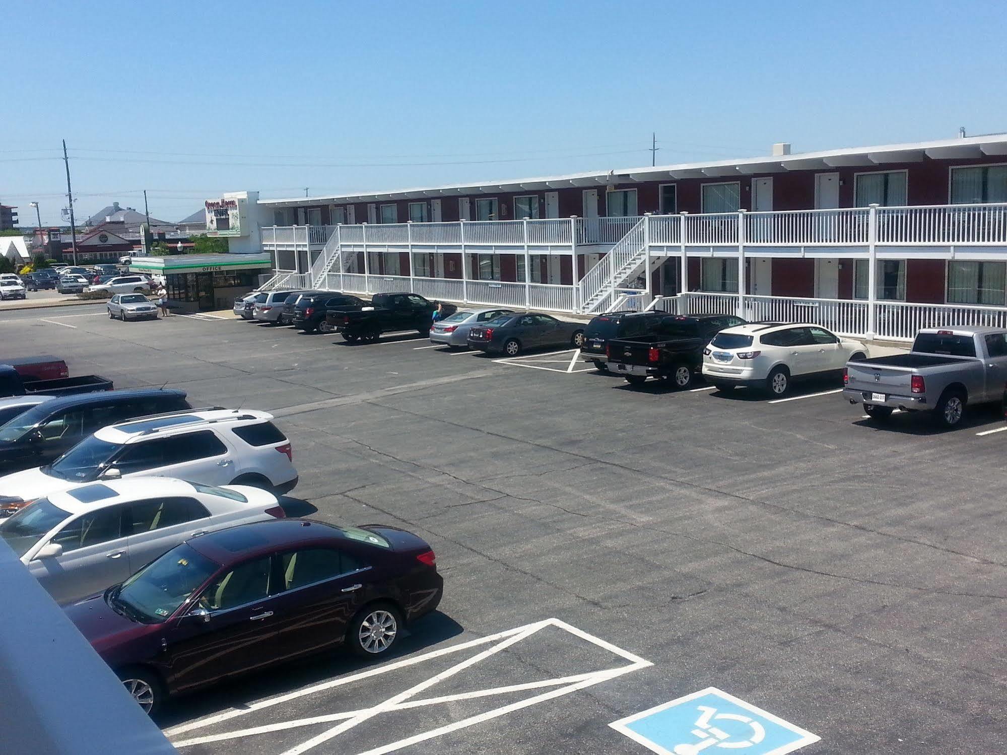 آوشين سيتي Fish Tales Boardwalk Inn & Ocean Mecca Motel المظهر الخارجي الصورة
