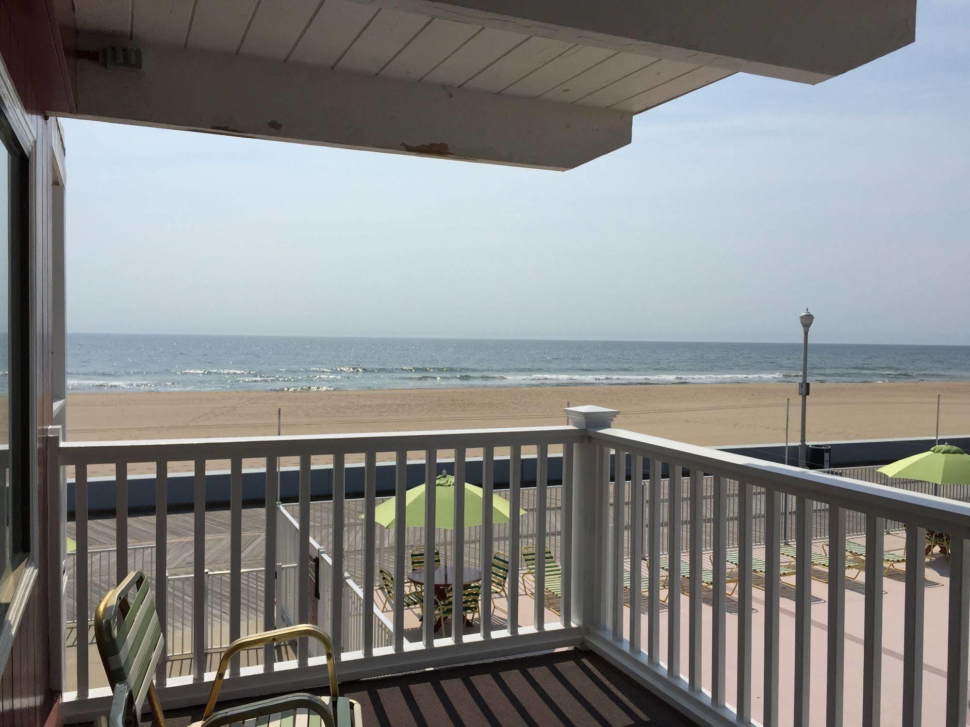 آوشين سيتي Fish Tales Boardwalk Inn & Ocean Mecca Motel المظهر الخارجي الصورة