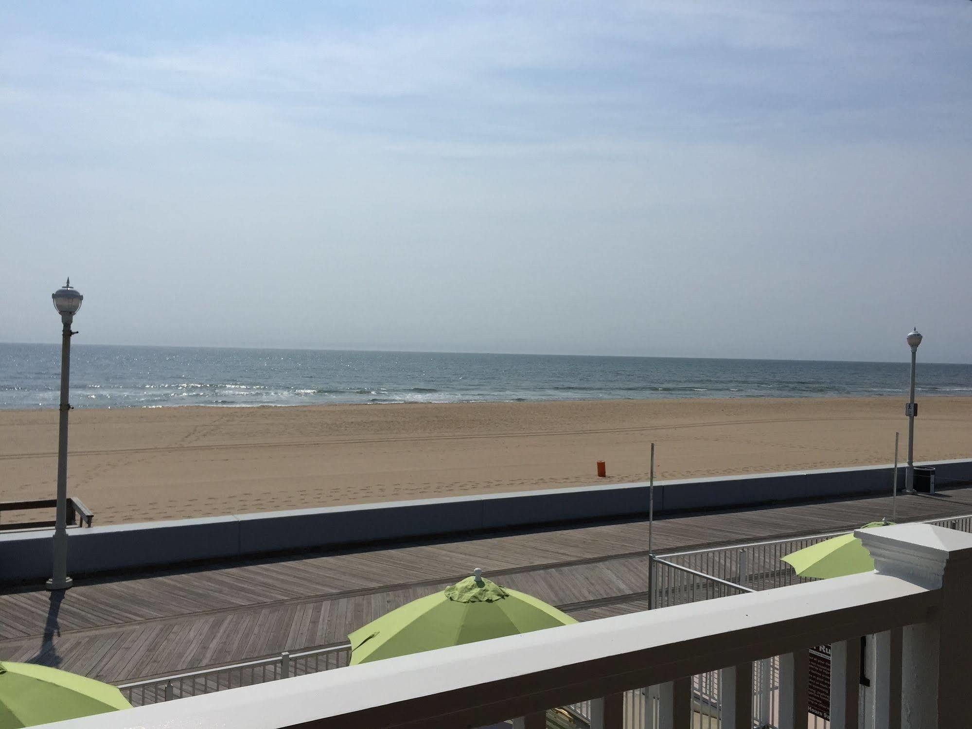 آوشين سيتي Fish Tales Boardwalk Inn & Ocean Mecca Motel المظهر الخارجي الصورة
