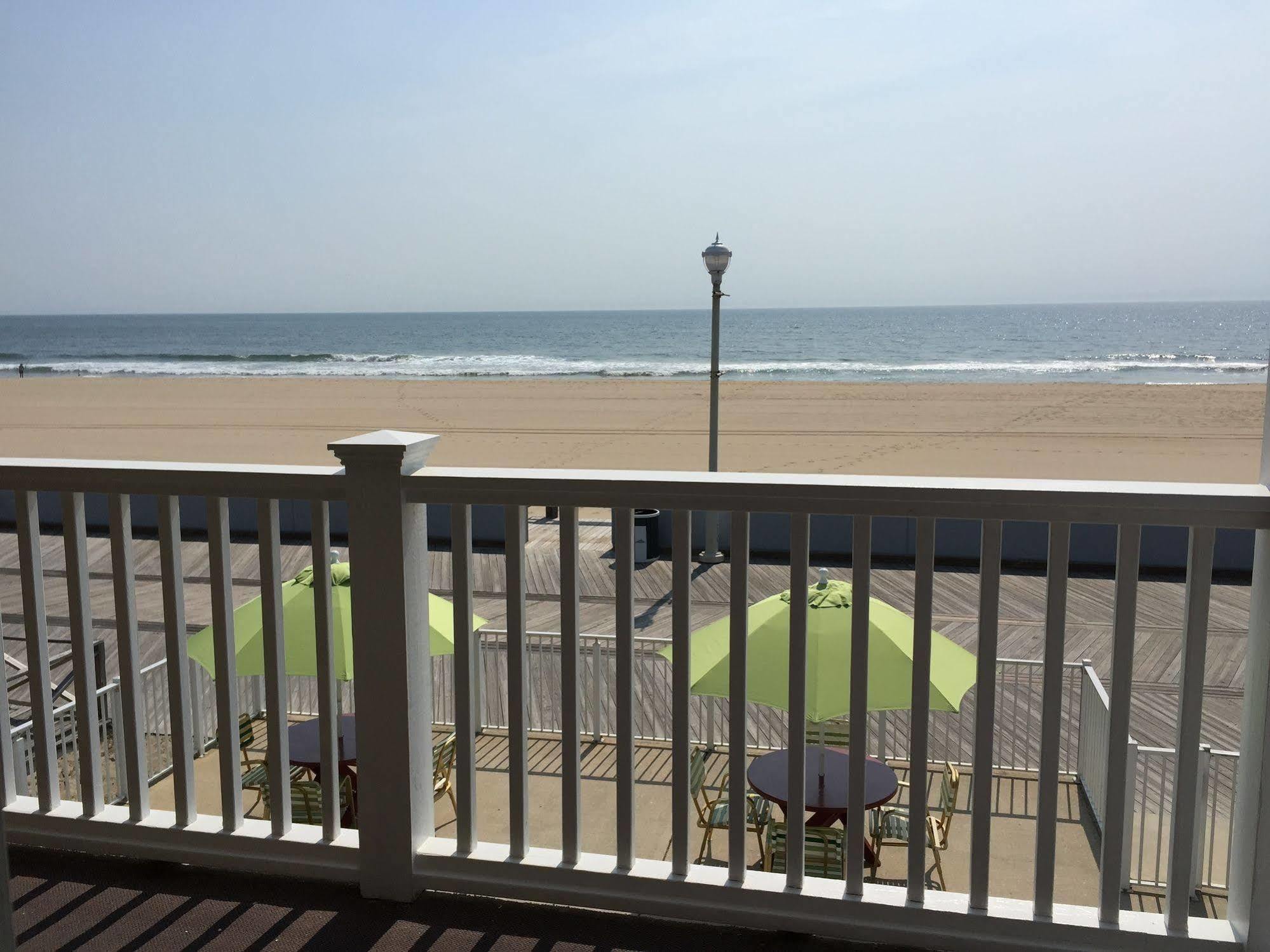 آوشين سيتي Fish Tales Boardwalk Inn & Ocean Mecca Motel المظهر الخارجي الصورة